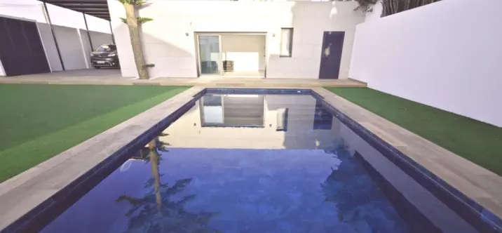 Продажа  отдельно стоящей виллы в El Coto 0