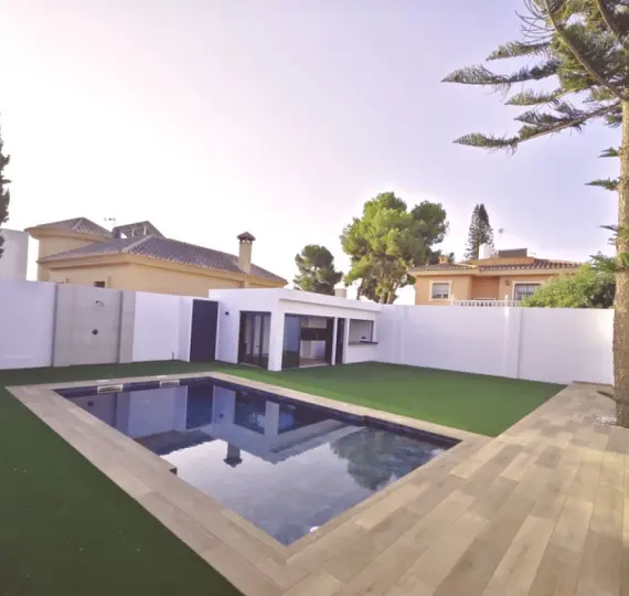 Продажа  отдельно стоящей виллы в El Coto