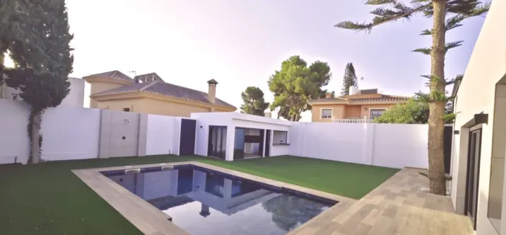 Продажа  отдельно стоящей виллы в El Coto 1