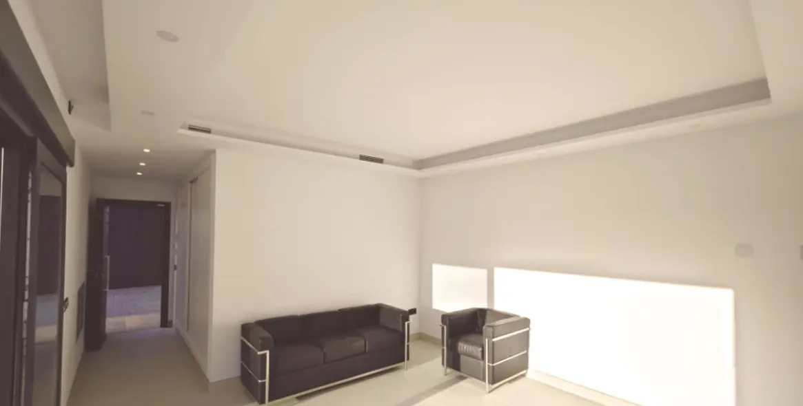 Продажа  отдельно стоящей виллы в El Coto 5