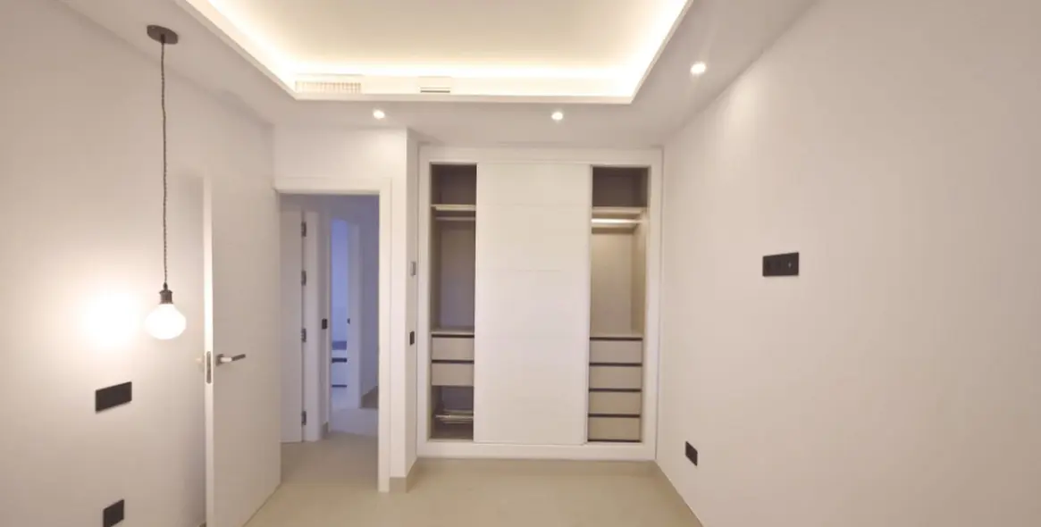 Продажа  отдельно стоящей виллы в El Coto 11