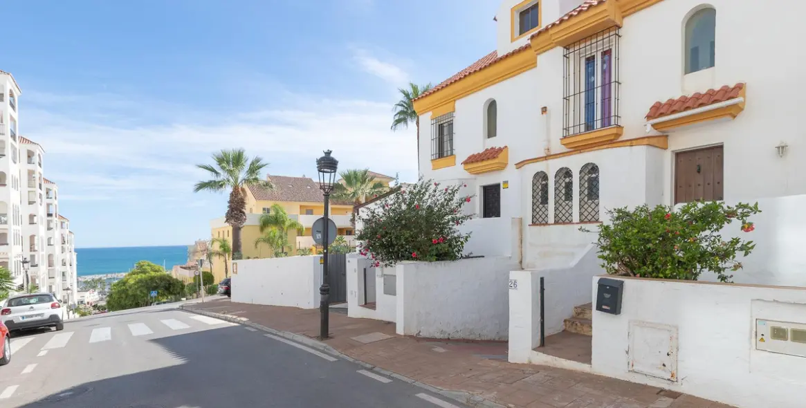 Продажа таунхауса в Estepona 2