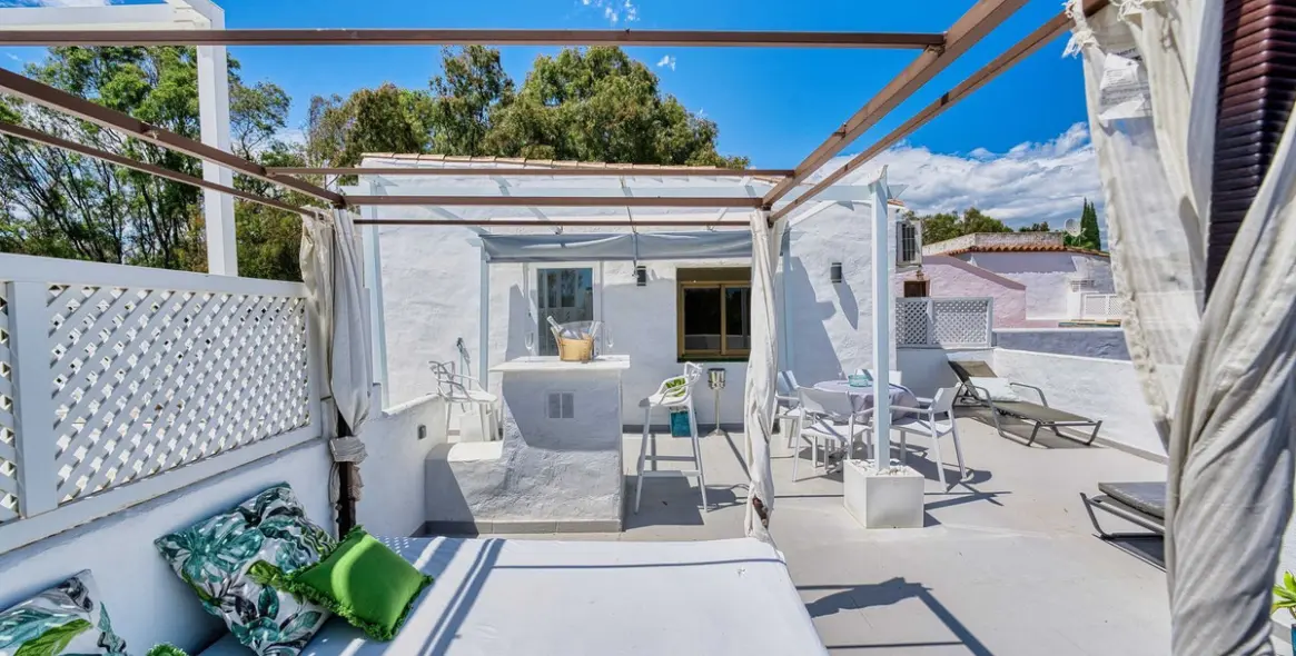 Sale of penthouse in Elviria 7