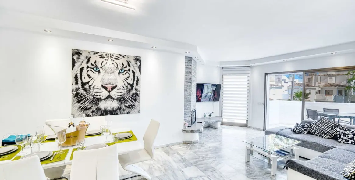 Sale of penthouse in Elviria 8