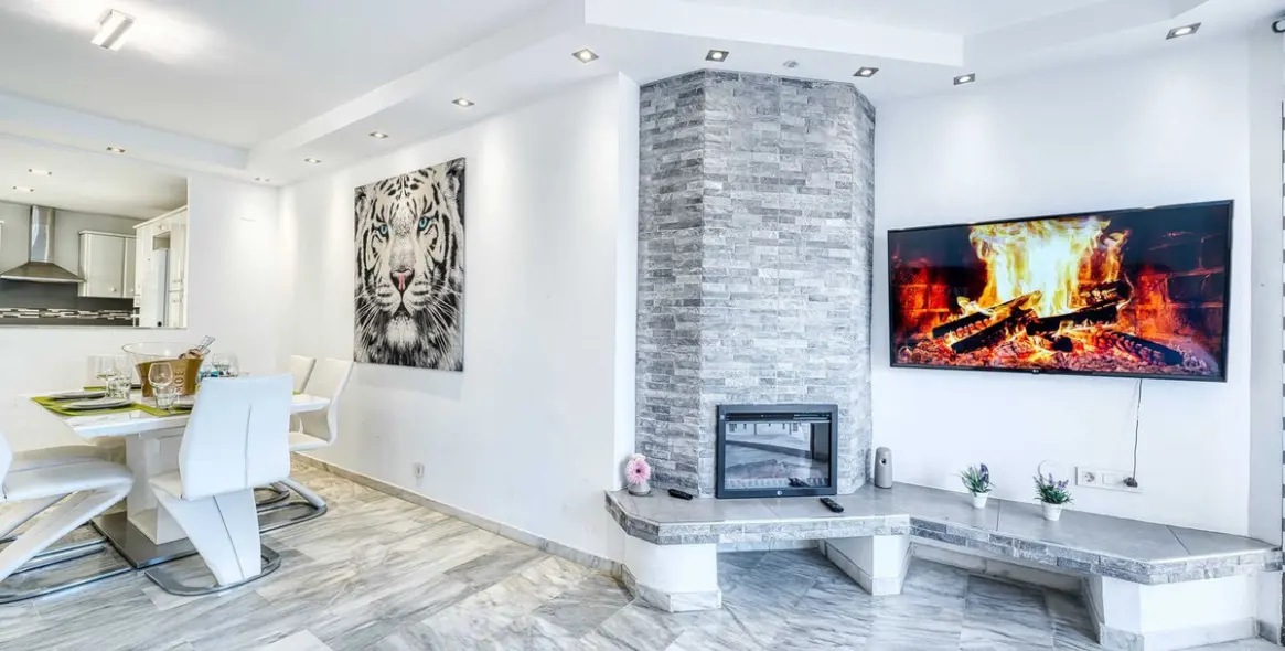 Sale of penthouse in Elviria 10