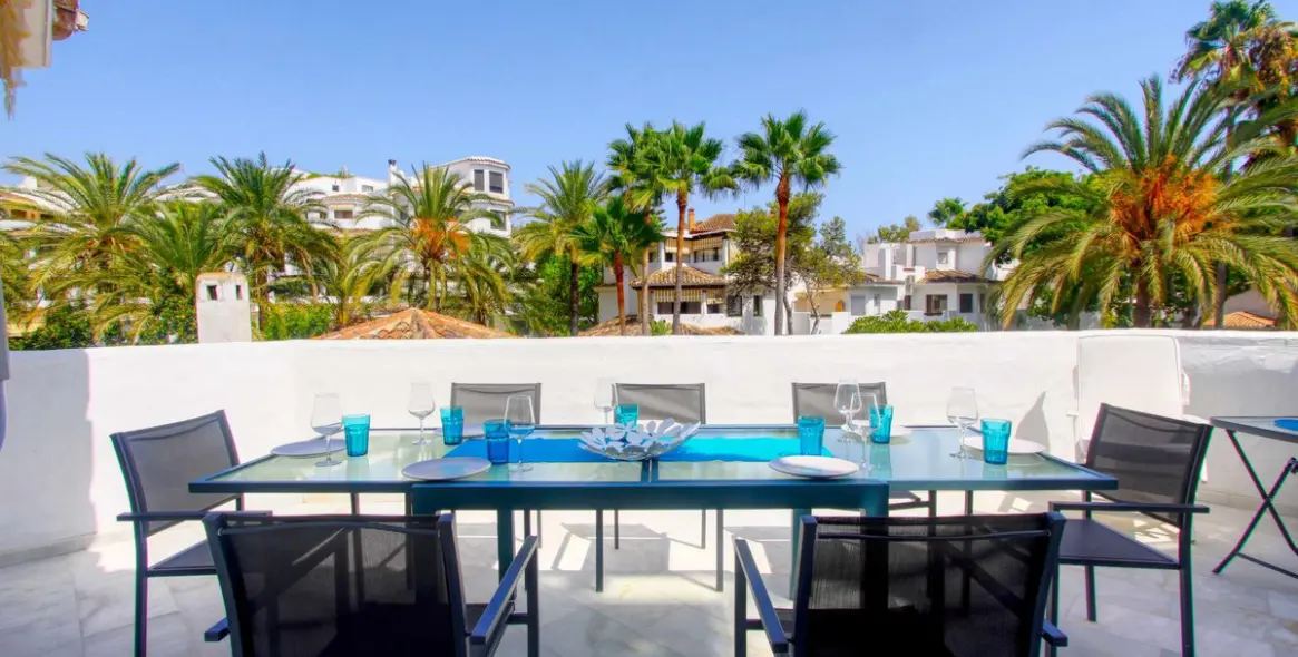 Sale of penthouse in Elviria 13