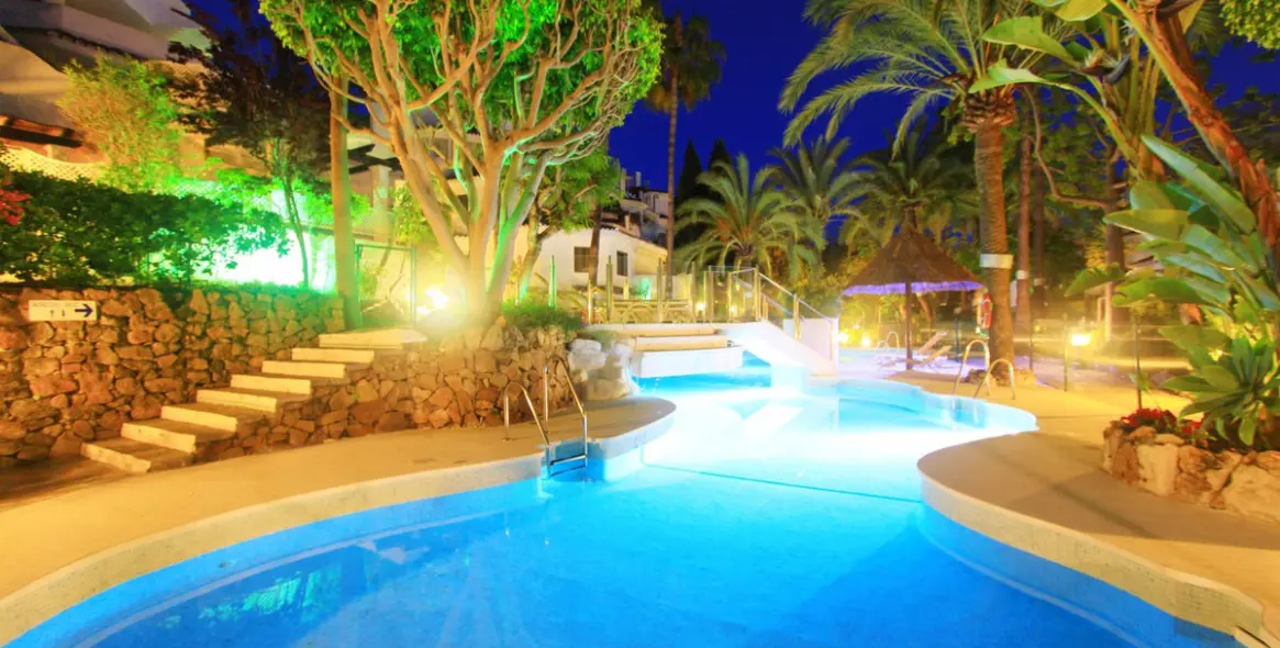 Sale of penthouse in Elviria 14