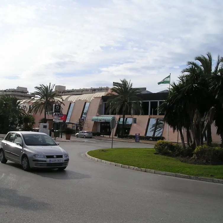 Long-term rent of office in Puerto Banús