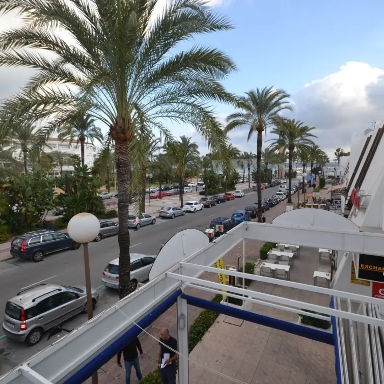 Sale of office in Puerto Banús