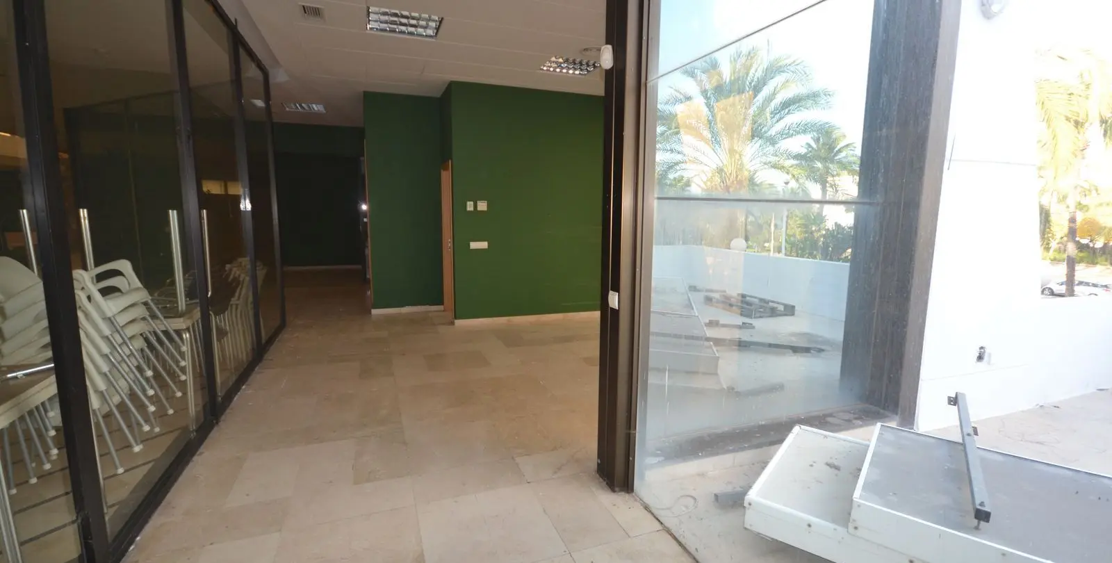 Sale of office in Puerto Banús 3
