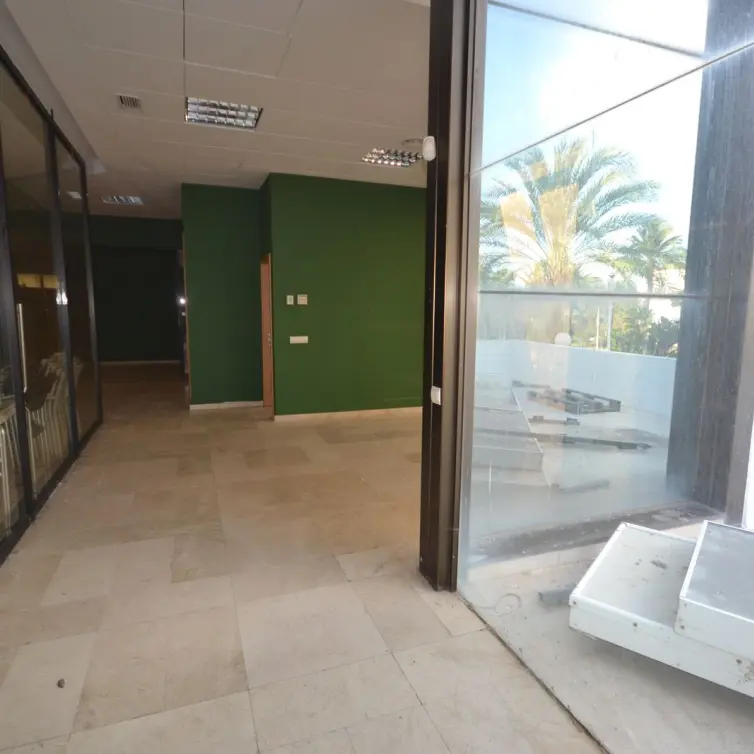Sale of office in Puerto Banús