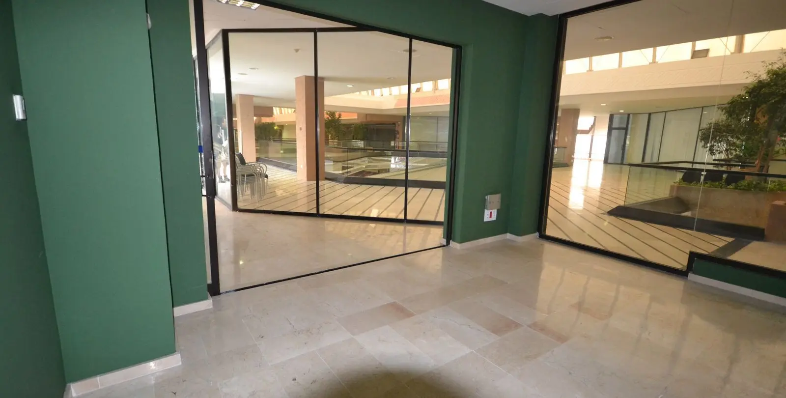 Sale of office in Puerto Banús 5