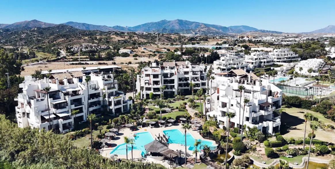 Sale of ground floor apartment in Estepona 1