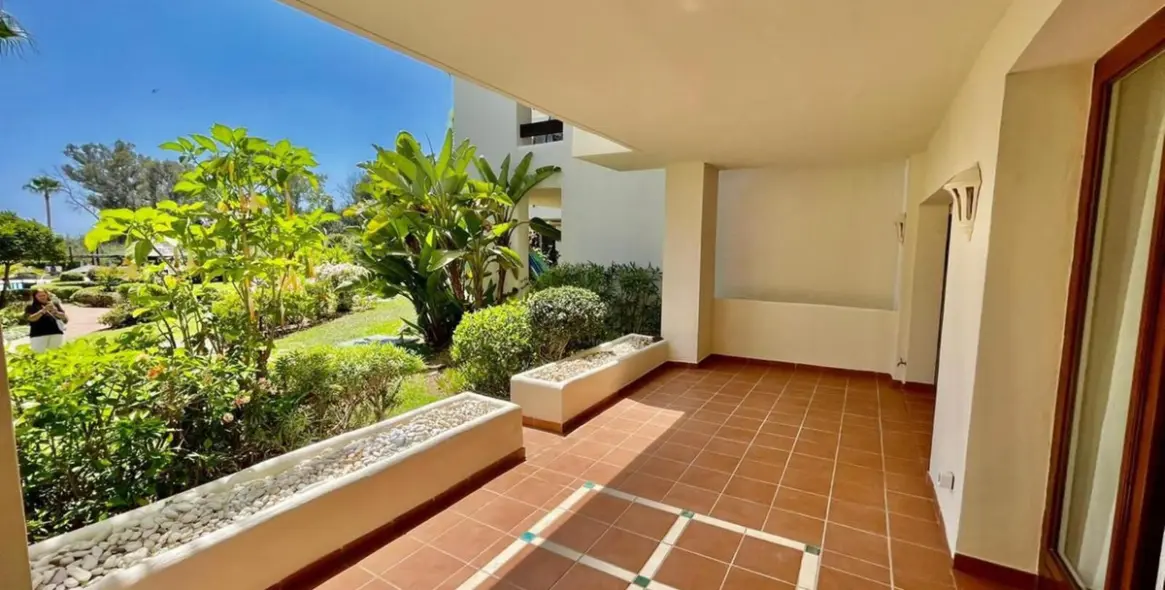 Продажа апартаментов на первом этаже в Estepona 39