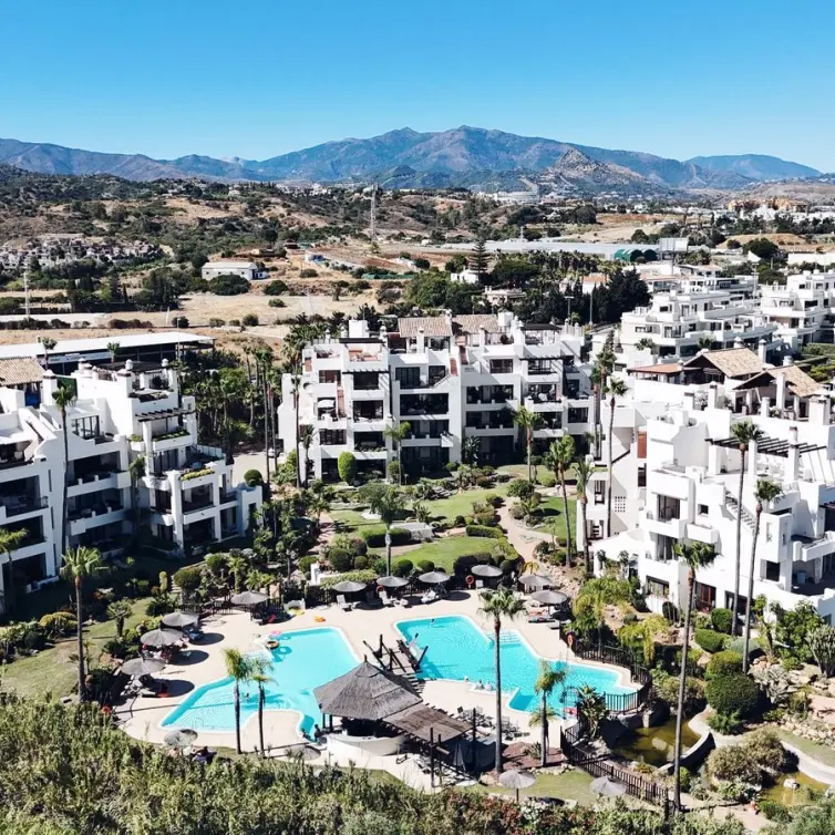 Продажа апартаментов на первом этаже в Estepona