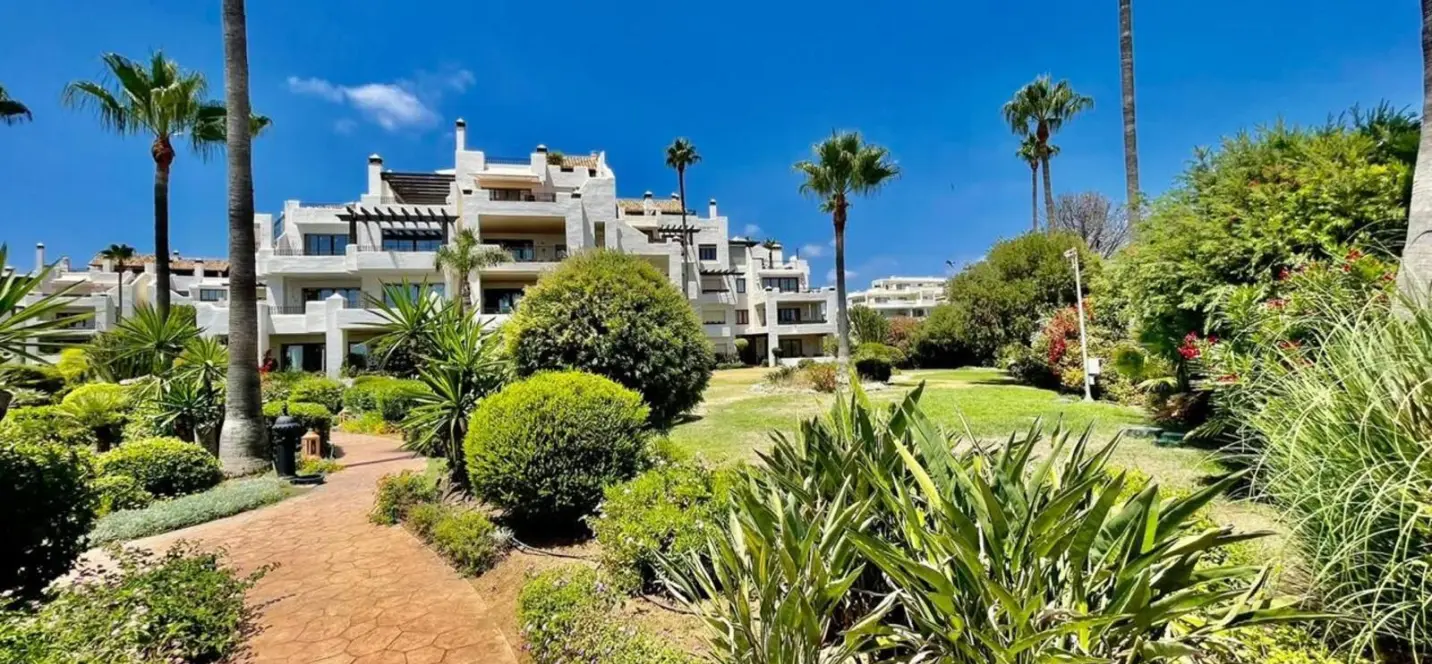 Продажа апартаментов на первом этаже в Estepona 1
