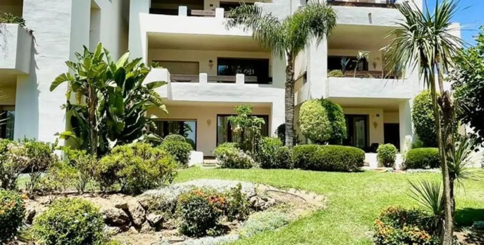 Venta de apartamento en planta baja en Estepona 37