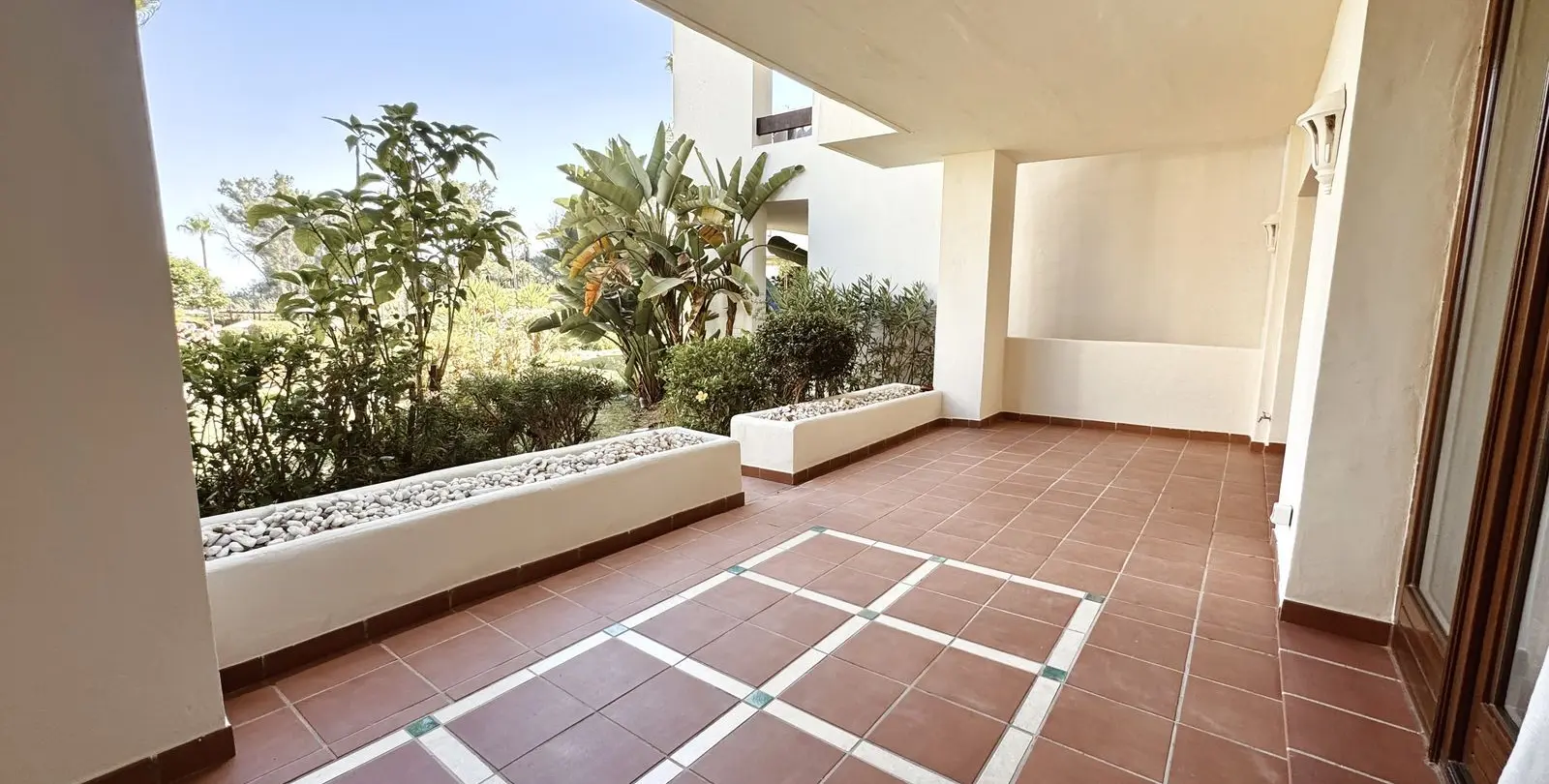 Venta de apartamento en planta baja en Estepona 40