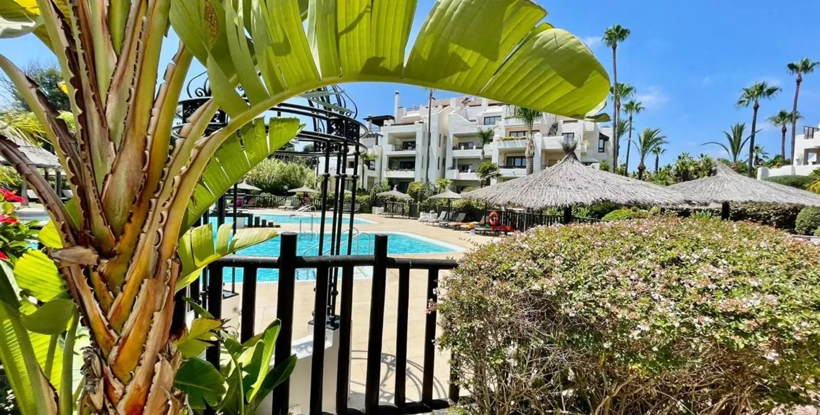 Venta de apartamento en planta baja en Estepona 43