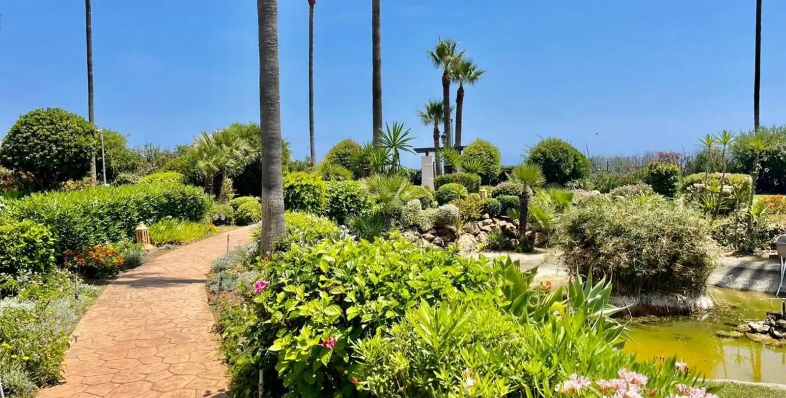 Venta de apartamento en planta baja en Estepona 44