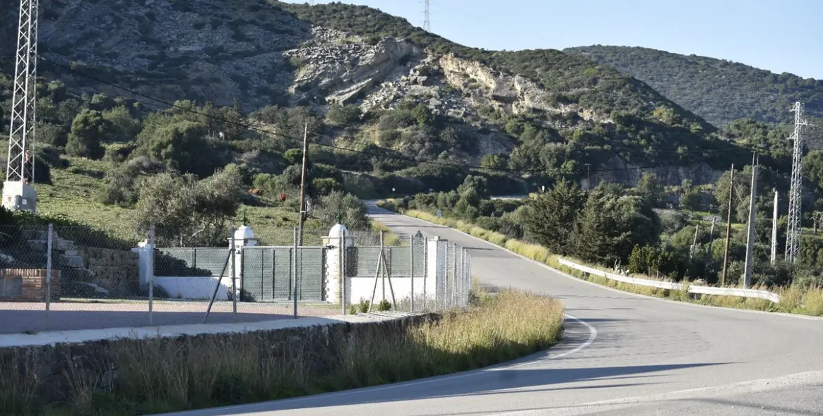 Sale of residential plot in Casares 2