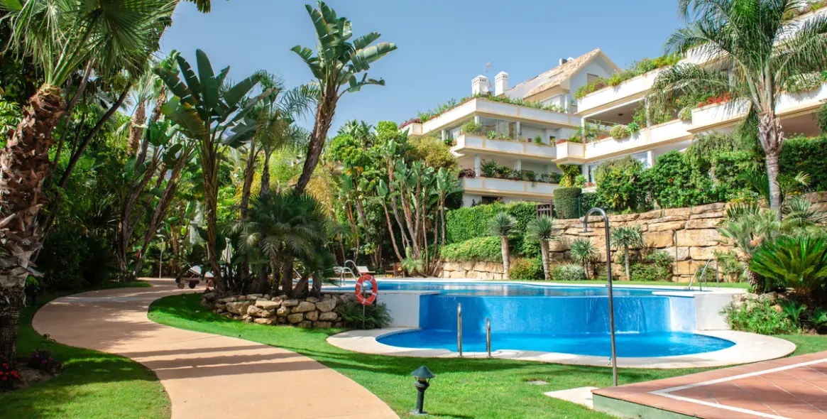 Долгосрочная аренда апартаментов на первом этаже в Marbella (район Marbella) 1