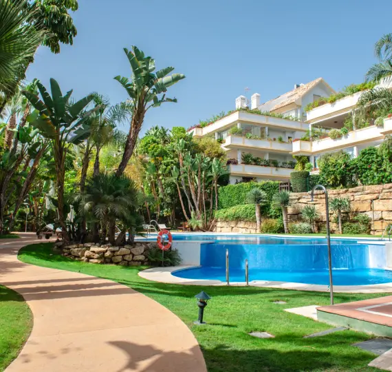 Апартаменты на первом этаже R3882148