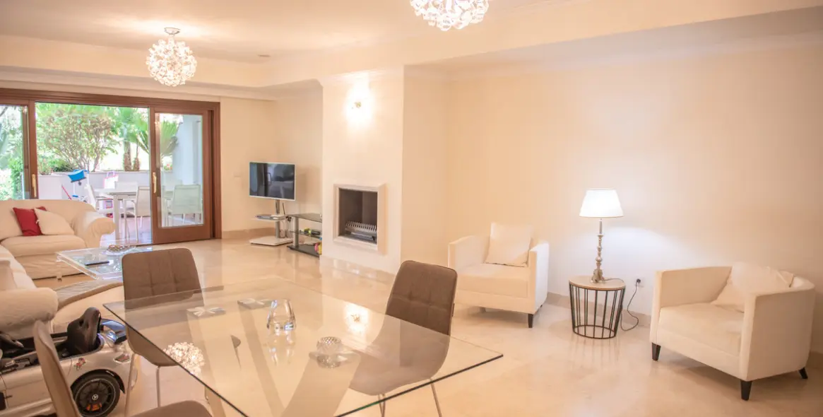 Долгосрочная аренда апартаментов на первом этаже в Marbella (район Marbella) 2