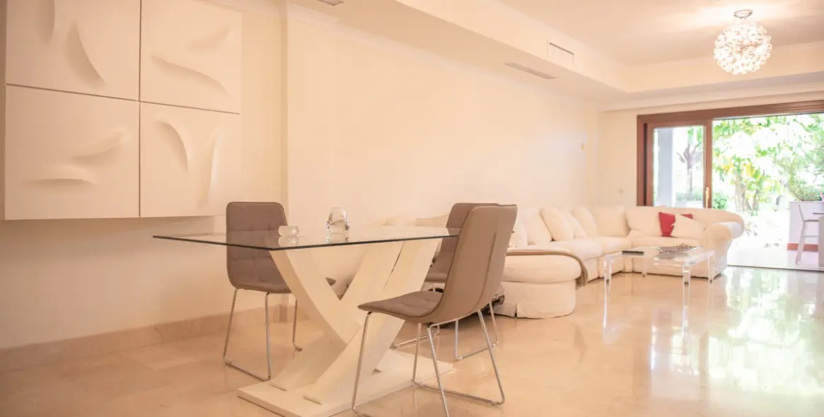 Долгосрочная аренда апартаментов на первом этаже в Marbella (район Marbella) 3