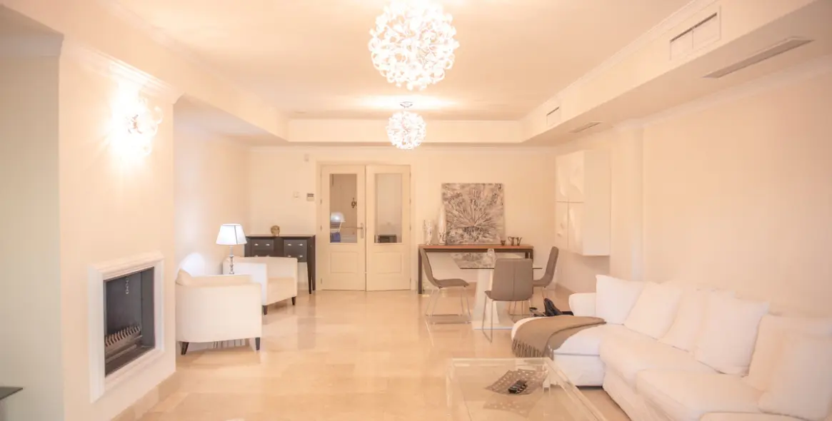 Долгосрочная аренда апартаментов на первом этаже в Marbella (район Marbella) 4