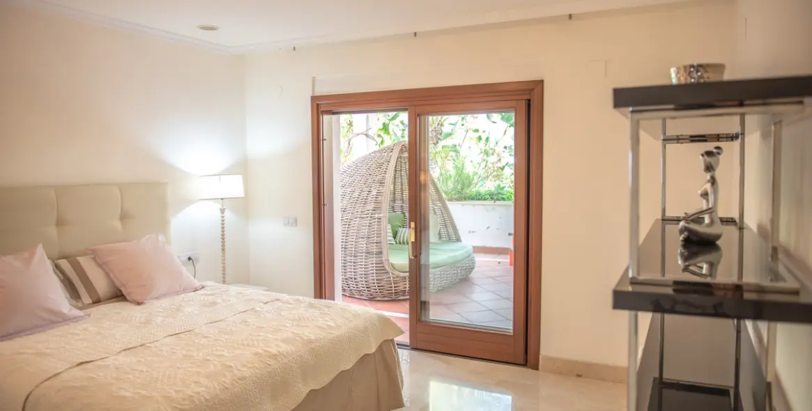 Долгосрочная аренда апартаментов на первом этаже в Marbella (район Marbella) 7