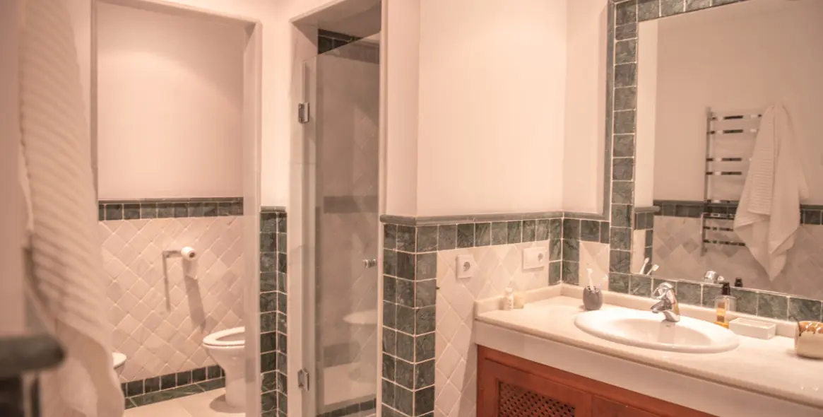 Долгосрочная аренда апартаментов на первом этаже в Marbella (район Marbella) 10