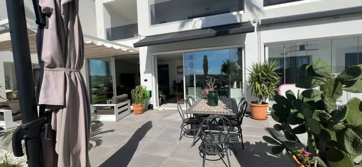 Sale of ground floor apartment in Estepona 2