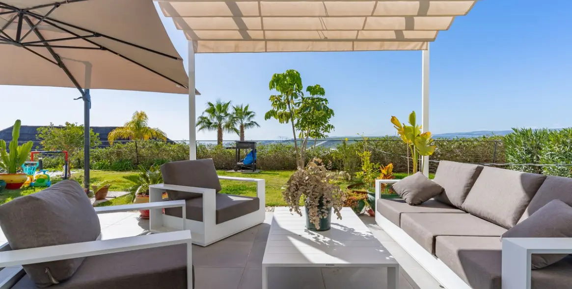 Sale of ground floor apartment in Estepona 11