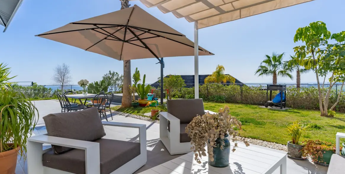 Sale of ground floor apartment in Estepona 12