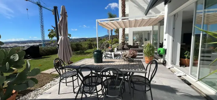 Venta de apartamento en planta baja en Estepona 4