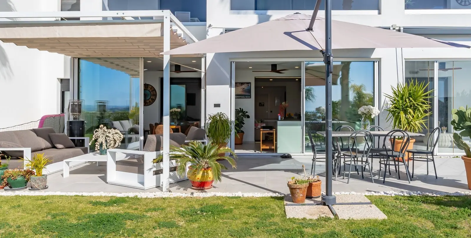 Продажа апартаментов на первом этаже в Estepona 1