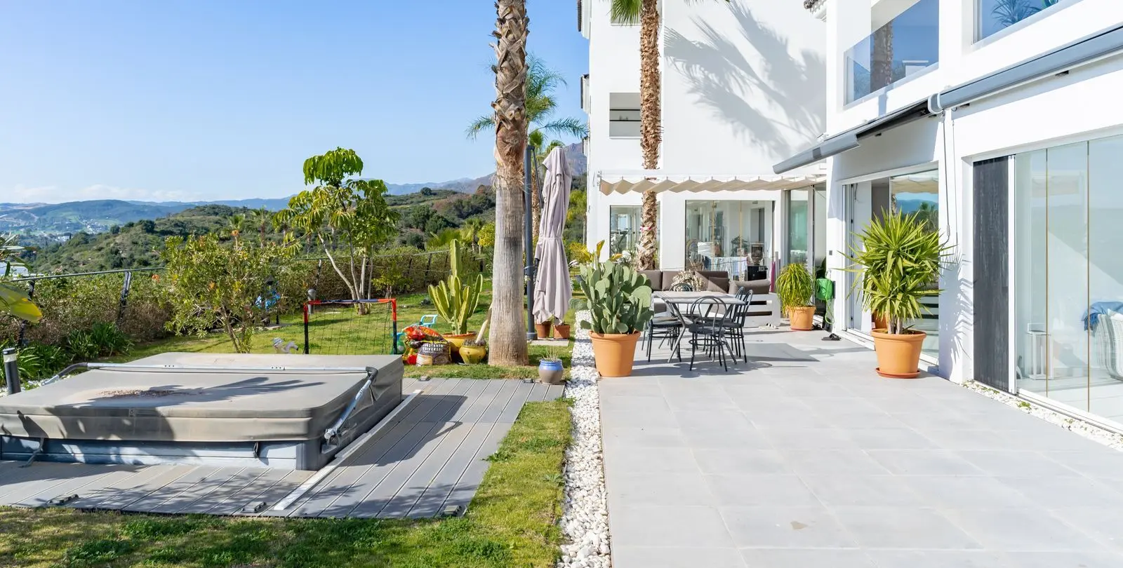 Продажа апартаментов на первом этаже в Estepona 13