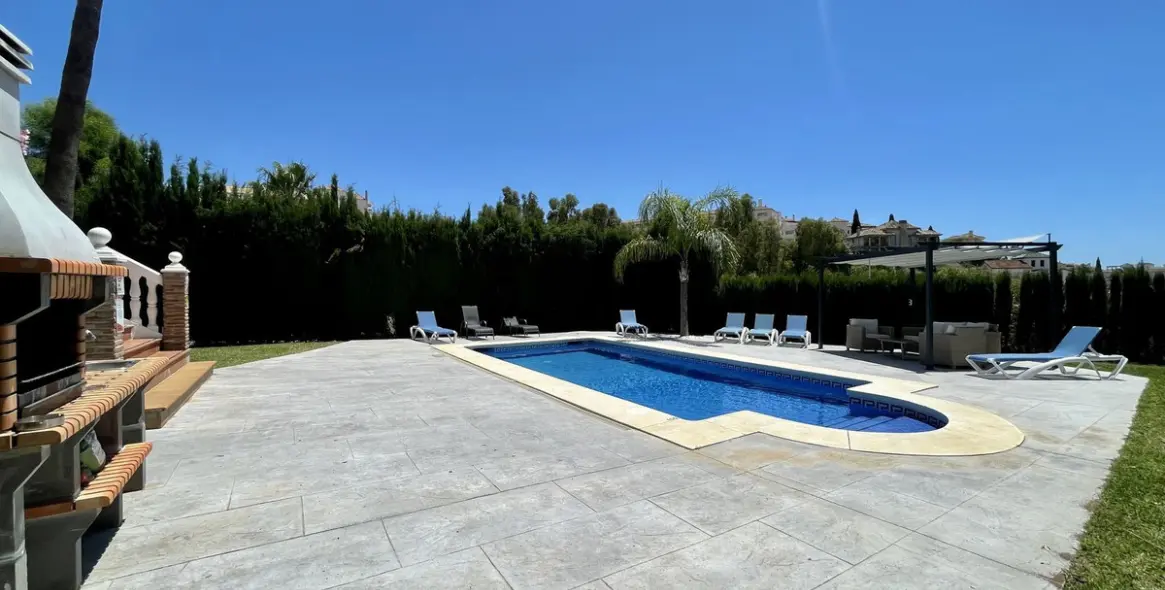 Продажа  отдельно стоящей виллы в Mijas Golf 2