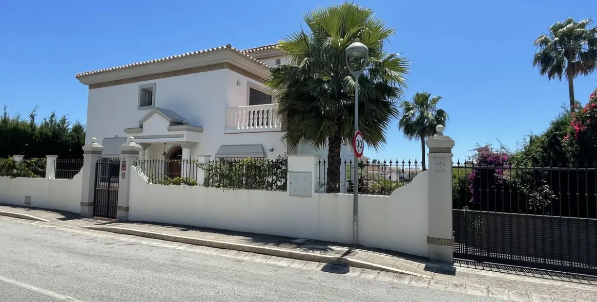 Продажа  отдельно стоящей виллы в Mijas Golf 11