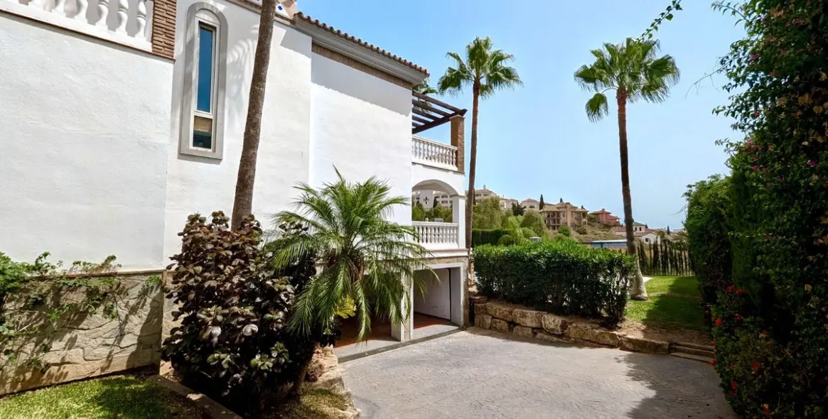 Продажа  отдельно стоящей виллы в Mijas Golf 15