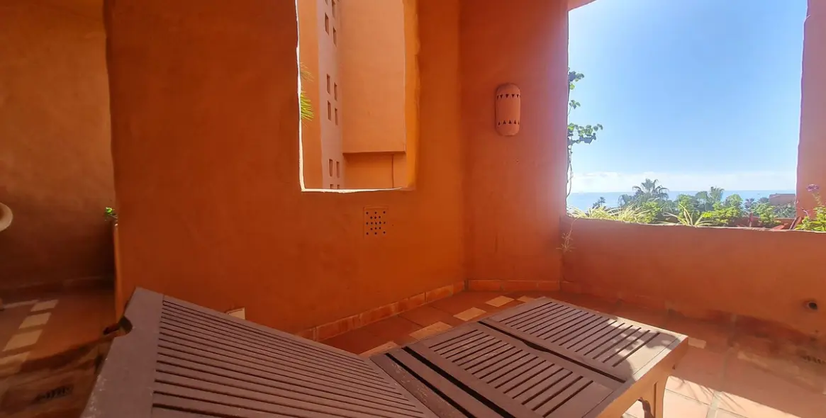 Sale of middle floor apartment in Estepona 5