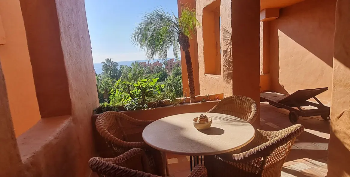 Sale of middle floor apartment in Estepona 6