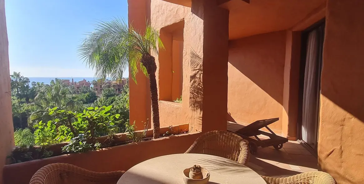 Sale of middle floor apartment in Estepona 7