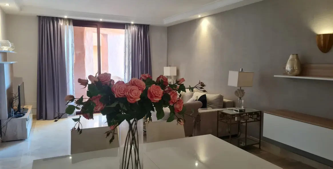 Sale of middle floor apartment in Estepona 10