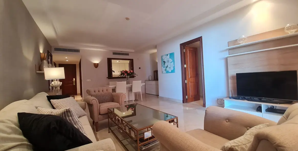 Sale of middle floor apartment in Estepona 11