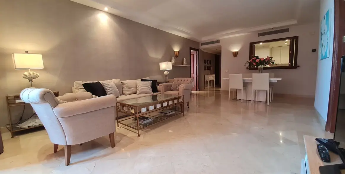 Sale of middle floor apartment in Estepona 12