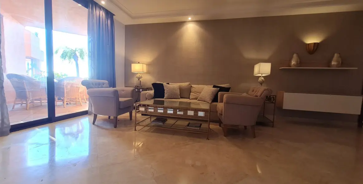 Sale of middle floor apartment in Estepona 14