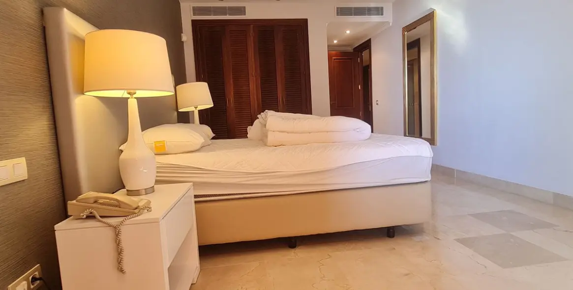 Sale of middle floor apartment in Estepona 18