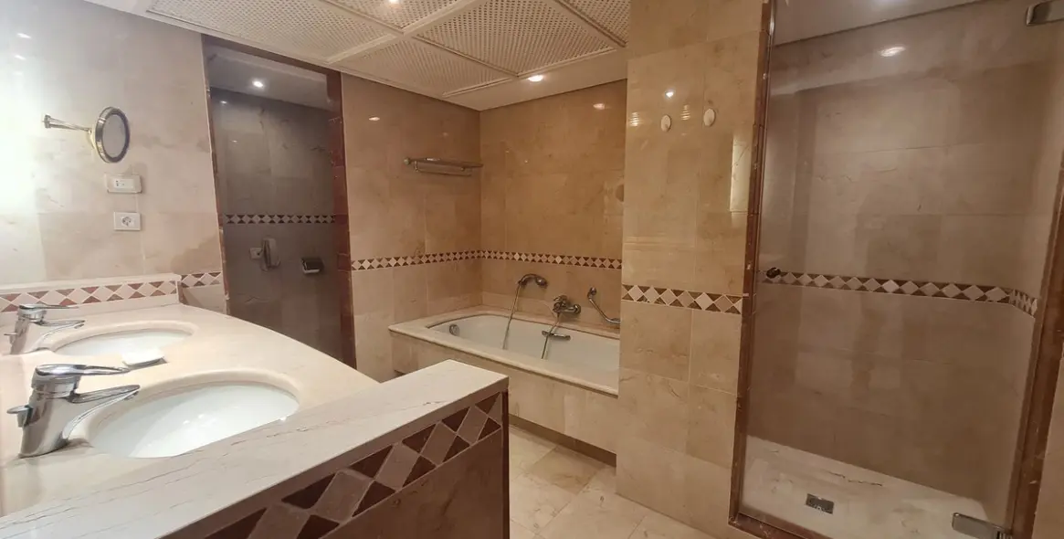 Sale of middle floor apartment in Estepona 21